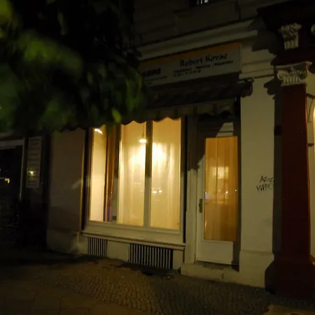 Ladenwohnung In Kreuzberg Mit Parkplatz In Einer Tiefgarage アパート ベルリン